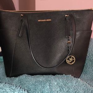 Michael Kors Jet Set Tote